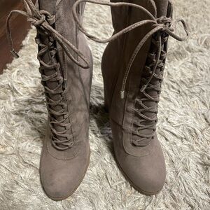 Women's Lace-Up Boots in Taupe